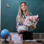 Cadouri simbolice pentru profesori: cum îți exprimi recunoștința cu eleganță