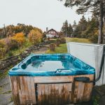 Jacuzzi premium vs jacuzzi low-cost: ce cumperi de fapt când alegi după preț